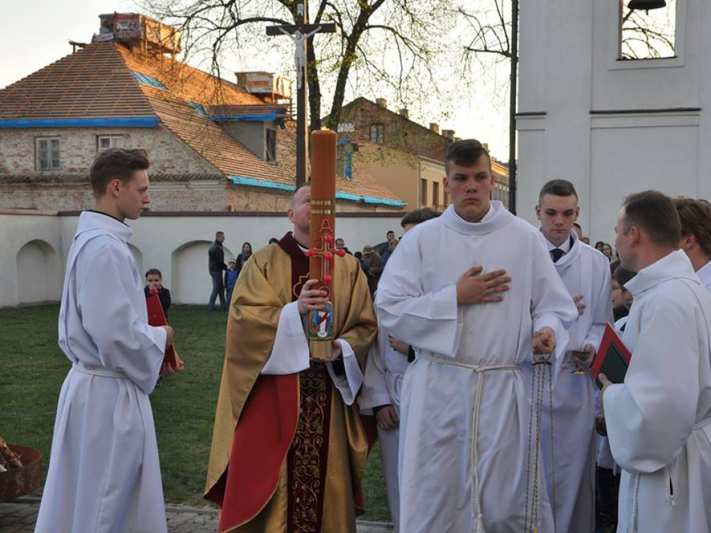 Wigilia Paschalna w parafii Św. Trójcy - zdjęcia