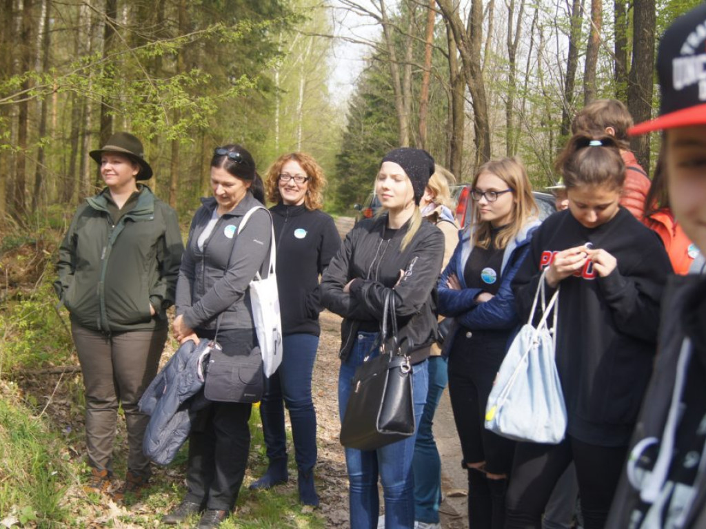 Uczniowie I LO sadzili lasy