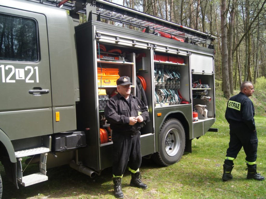 Uczniowie I LO sadzili lasy