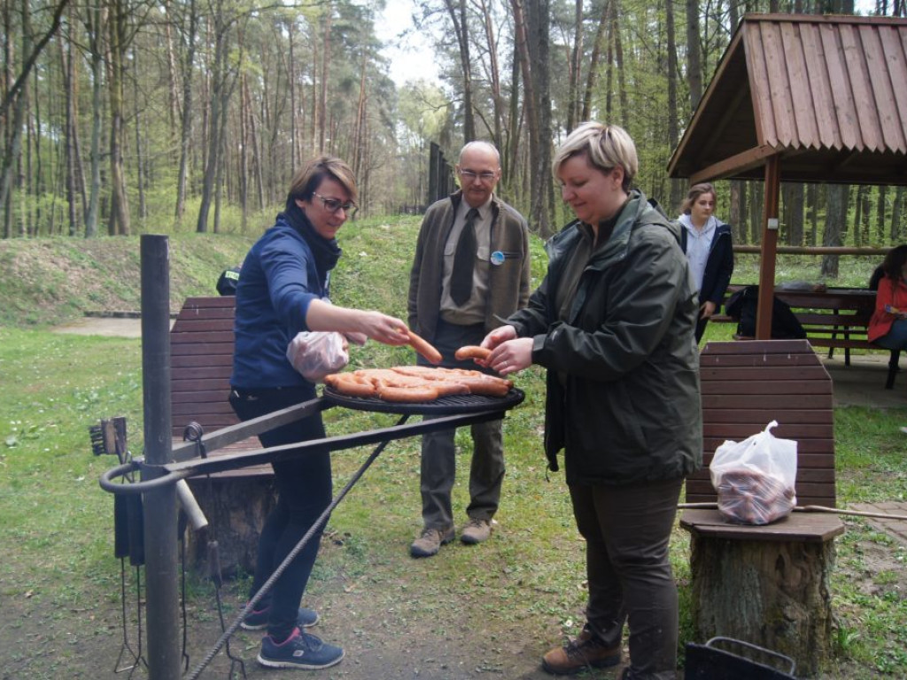 Uczniowie I LO sadzili lasy