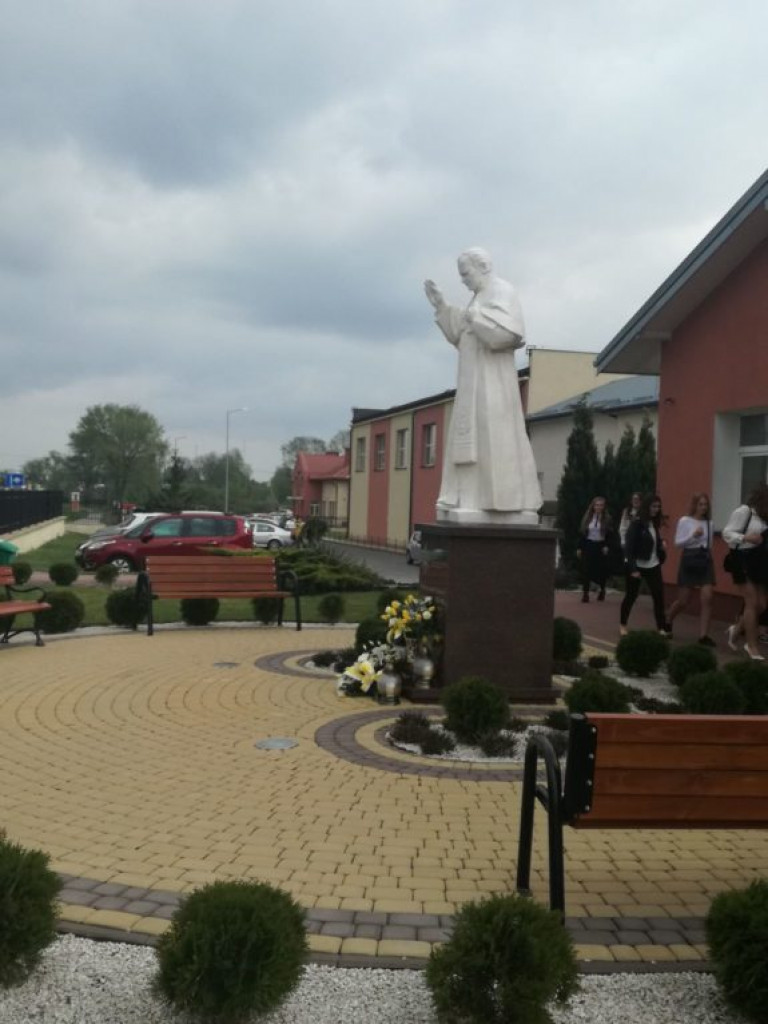 Dzień Patrona w Szkole Podstawowej im. św. Jana Pawła II w Białce