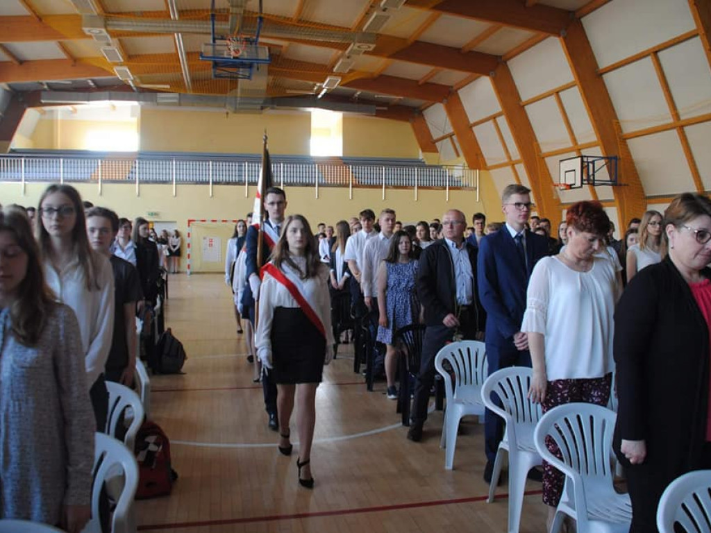 Pożegnanie absolwentów LO - zdjęcia