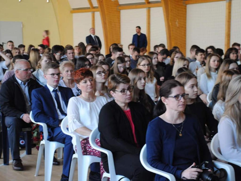 Pożegnanie absolwentów LO - zdjęcia