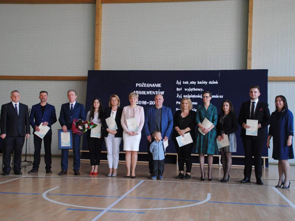 Pożegnanie absolwentów LO - zdjęcia