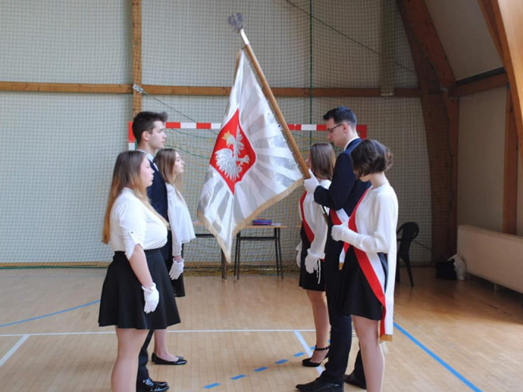 Pożegnanie absolwentów LO - zdjęcia