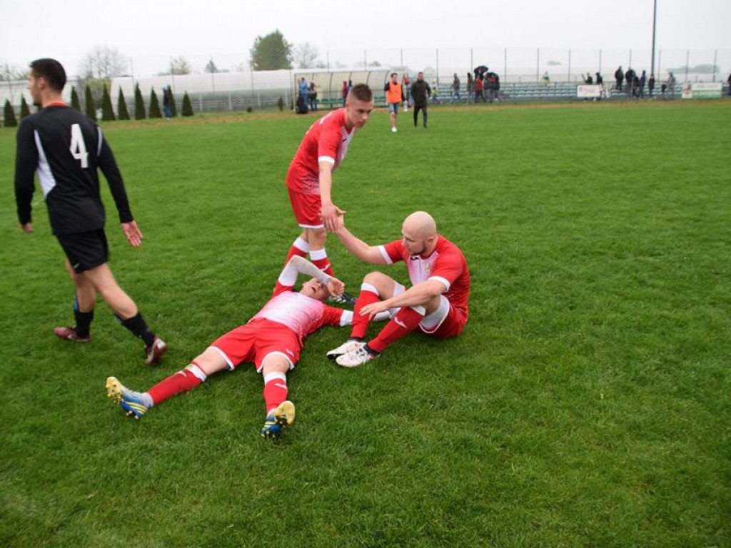 Mecz Gromu Kąkolewnica - zdjęcia