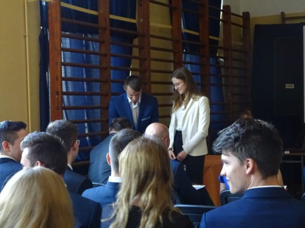 Pożegnanie absolwentów w LO w Komarówce