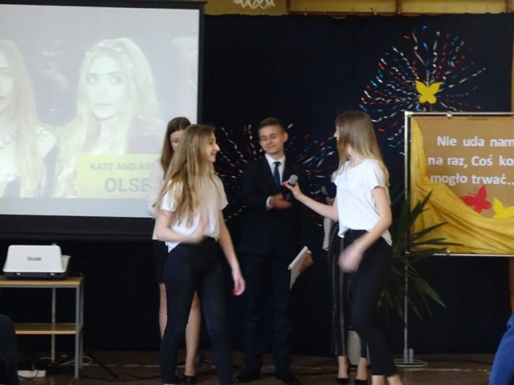 Pożegnanie absolwentów w LO w Komarówce