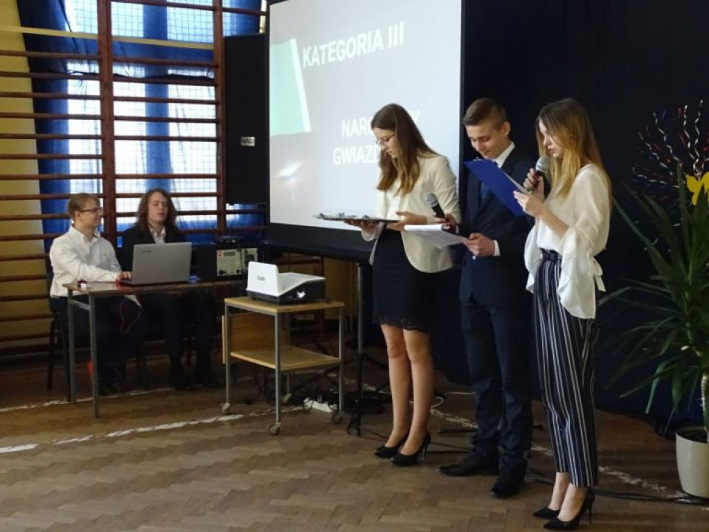 Pożegnanie absolwentów w LO w Komarówce