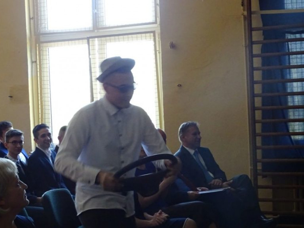Pożegnanie absolwentów w LO w Komarówce