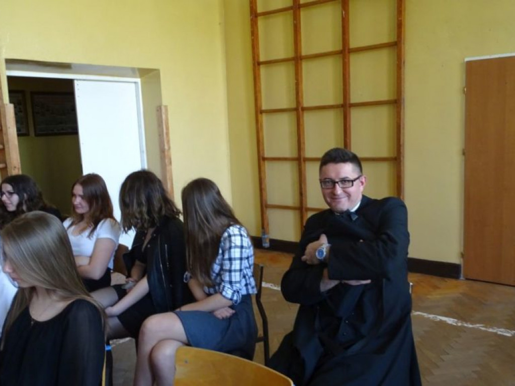 Pożegnanie absolwentów w LO w Komarówce