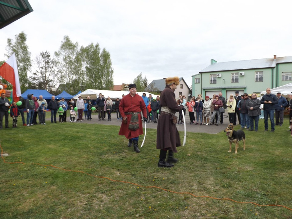 Obchody Święta Konsytucji 3 maja i Dnia Strażaka w Komarówce P. - zdjęcia