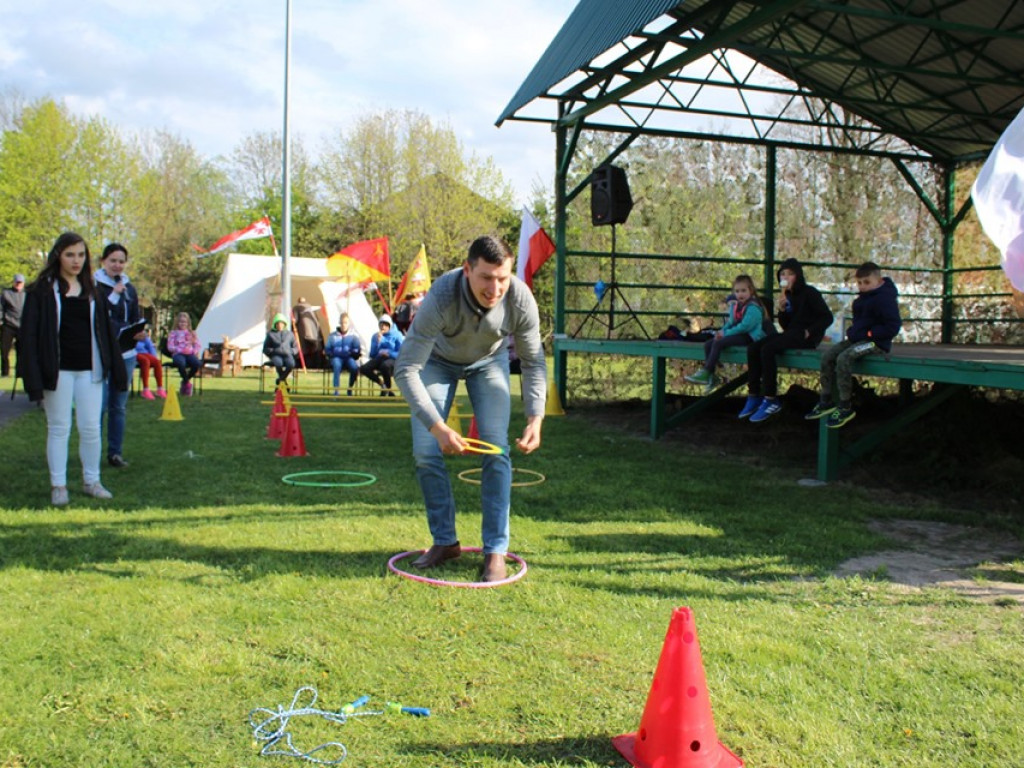 Obchody Święta Konsytucji 3 maja i Dnia Strażaka w Komarówce P. - zdjęcia