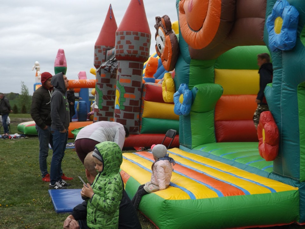 Obchody Święta Konsytucji 3 maja i Dnia Strażaka w Komarówce P. - zdjęcia