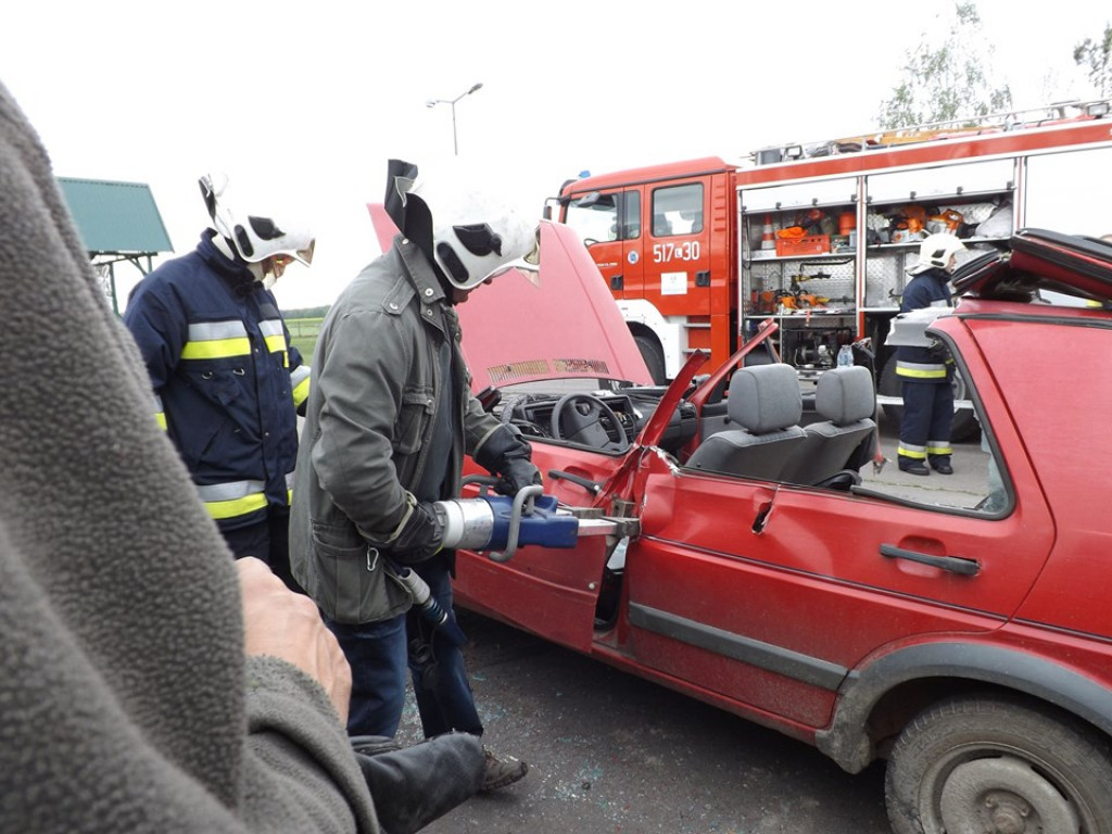 Obchody Święta Konsytucji 3 maja i Dnia Strażaka w Komarówce P. - zdjęcia