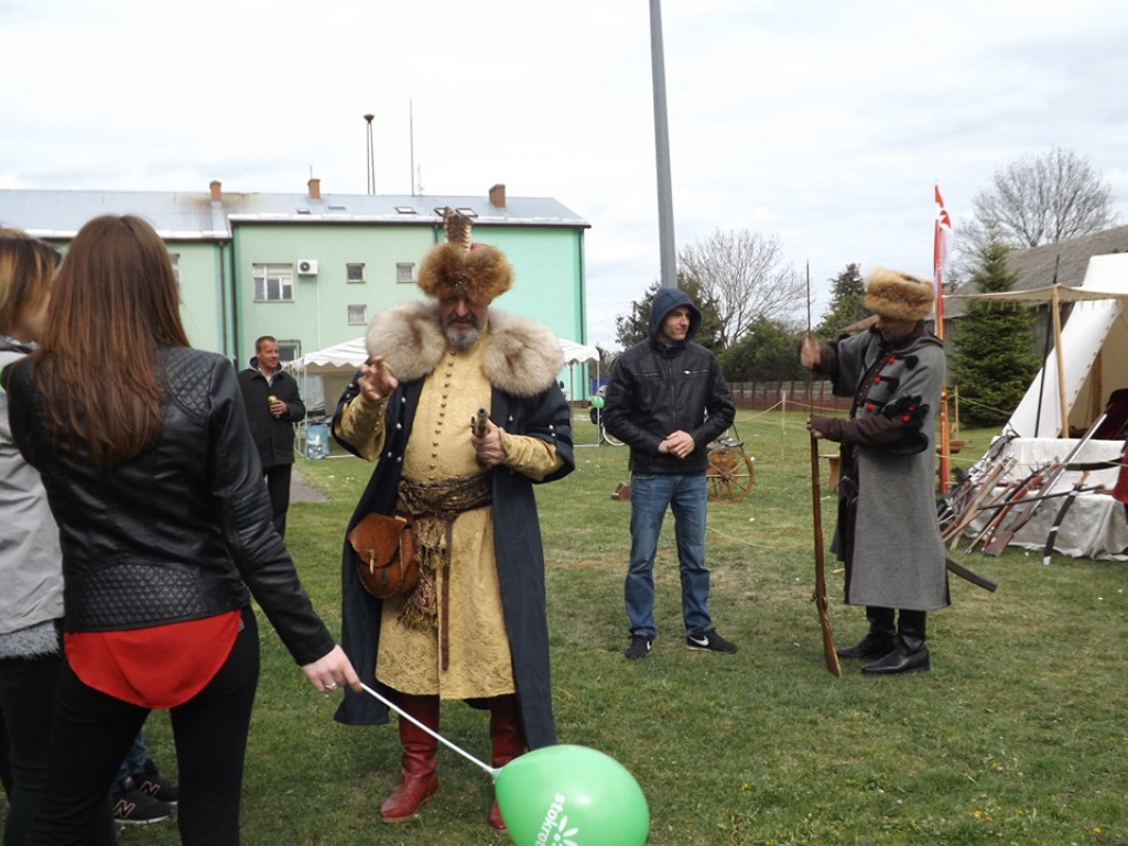 Obchody Święta Konsytucji 3 maja i Dnia Strażaka w Komarówce P. - zdjęcia