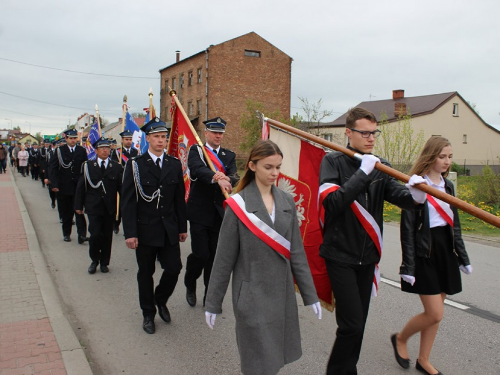 Obchody Święta Konsytucji 3 maja i Dnia Strażaka w Komarówce P. - zdjęcia
