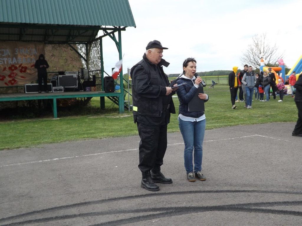 Obchody Święta Konsytucji 3 maja i Dnia Strażaka w Komarówce P. - zdjęcia