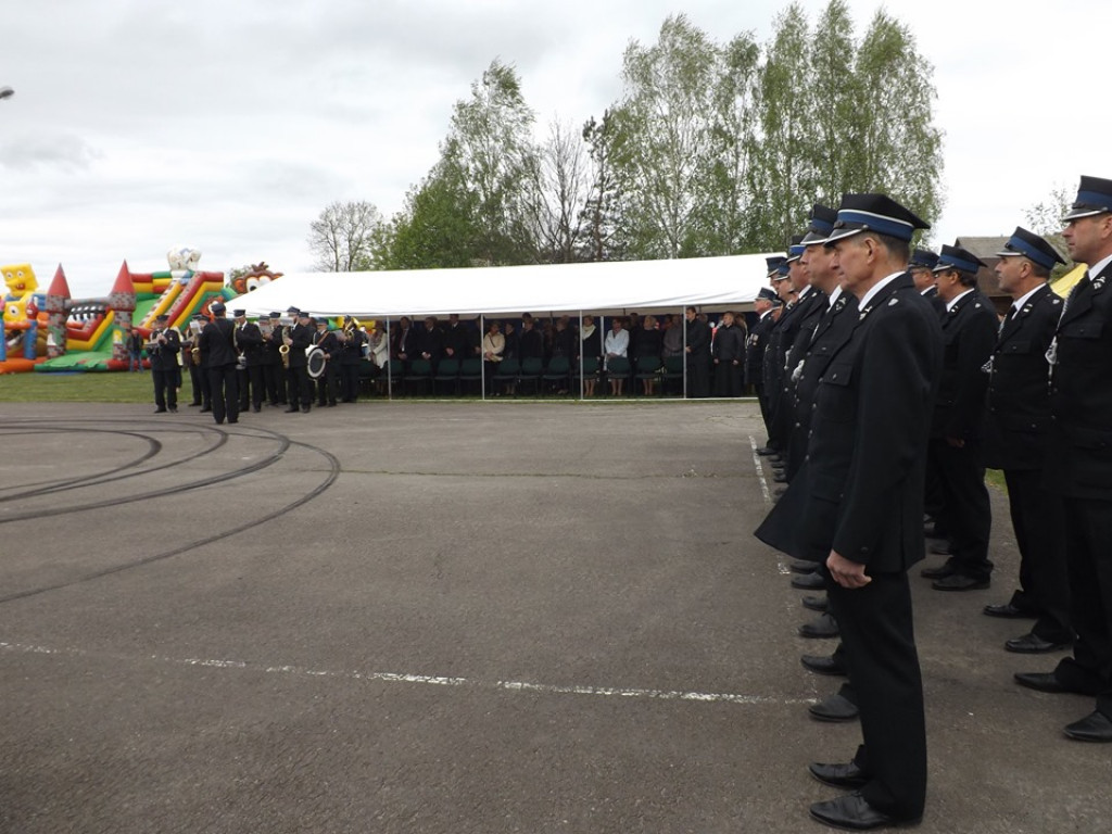 Obchody Święta Konsytucji 3 maja i Dnia Strażaka w Komarówce P. - zdjęcia
