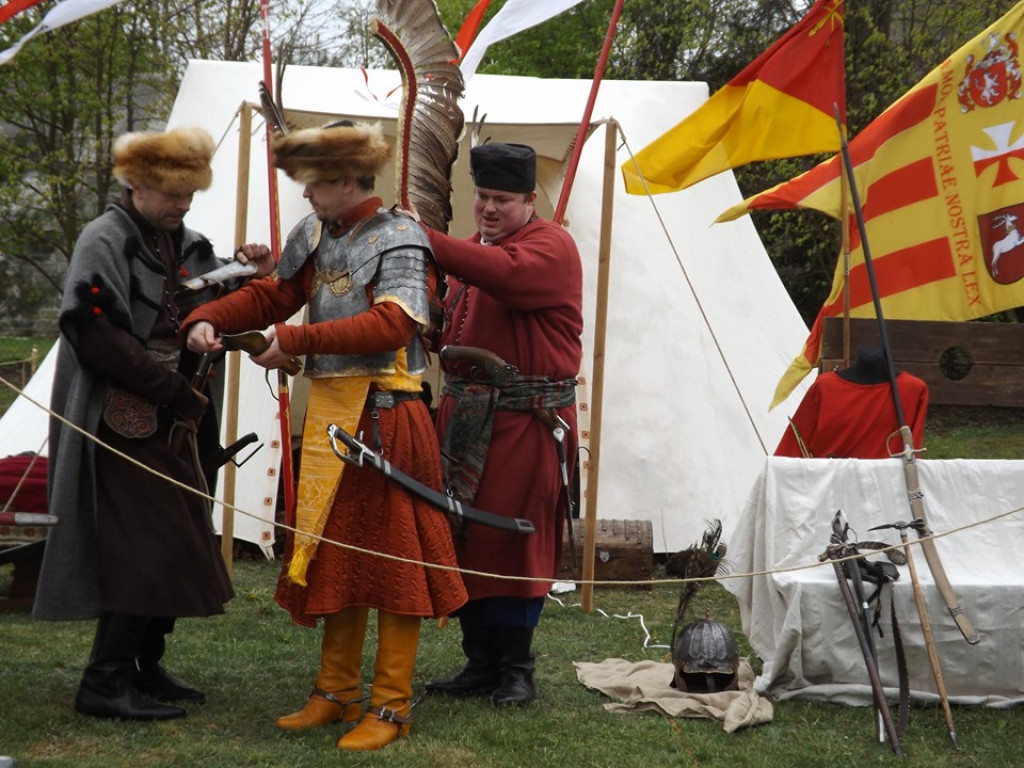 Obchody Święta Konsytucji 3 maja i Dnia Strażaka w Komarówce P. - zdjęcia