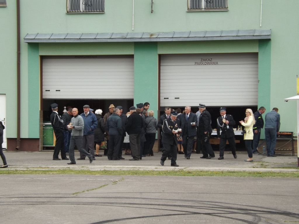 Obchody Święta Konsytucji 3 maja i Dnia Strażaka w Komarówce P. - zdjęcia