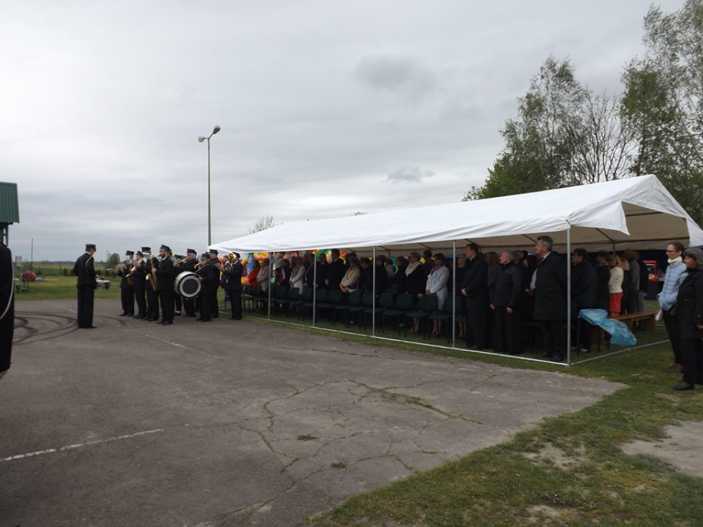 Obchody Święta Konsytucji 3 maja i Dnia Strażaka w Komarówce P. - zdjęcia