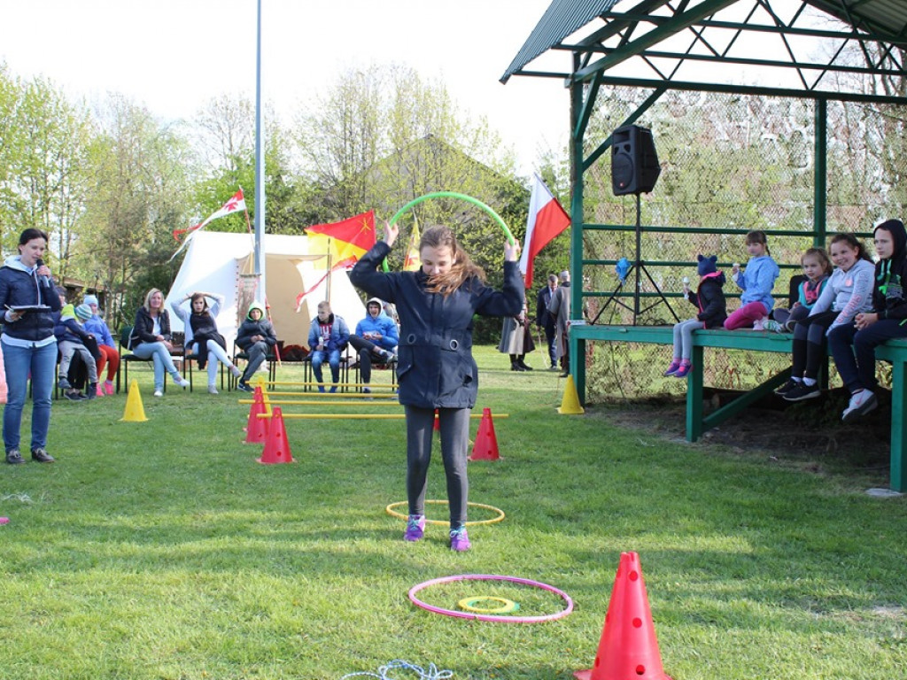 Obchody Święta Konsytucji 3 maja i Dnia Strażaka w Komarówce P. - zdjęcia