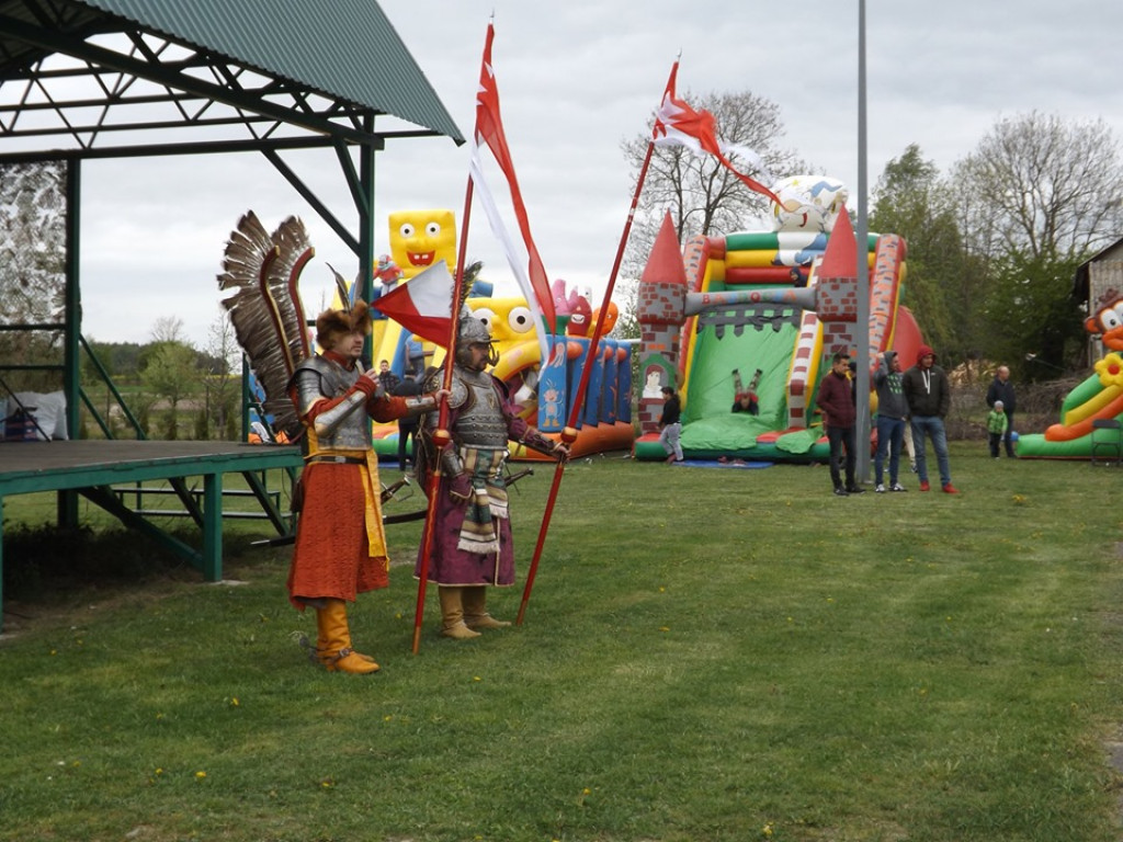 Obchody Święta Konsytucji 3 maja i Dnia Strażaka w Komarówce P. - zdjęcia