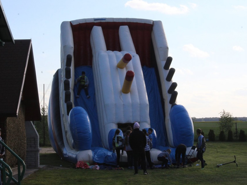 Obchody Święta Konsytucji 3 maja i Dnia Strażaka w Komarówce P. - zdjęcia