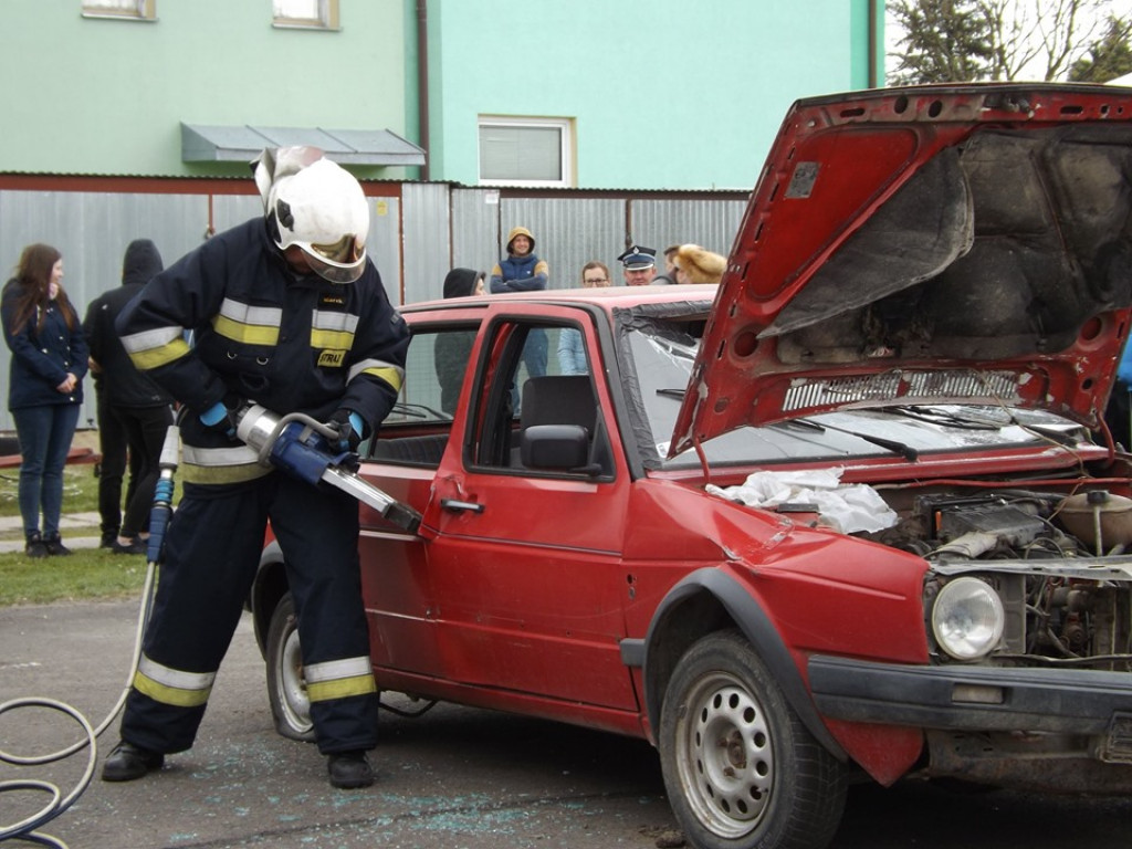Obchody Święta Konsytucji 3 maja i Dnia Strażaka w Komarówce P. - zdjęcia