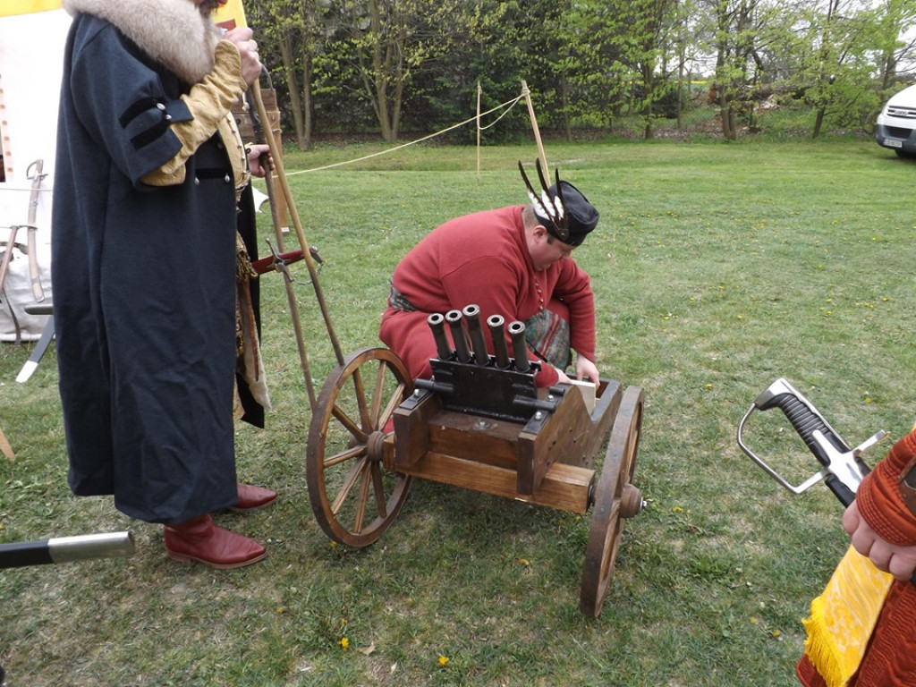 Obchody Święta Konsytucji 3 maja i Dnia Strażaka w Komarówce P. - zdjęcia