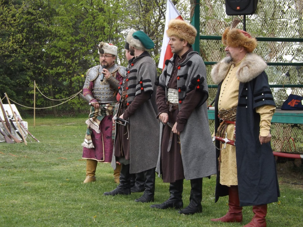 Obchody Święta Konsytucji 3 maja i Dnia Strażaka w Komarówce P. - zdjęcia