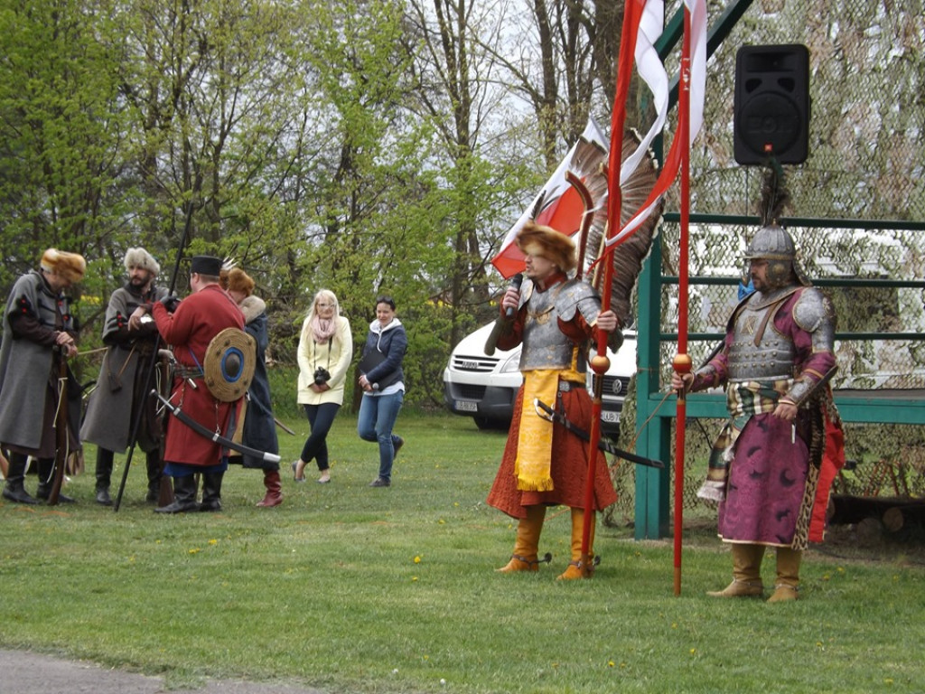 Obchody Święta Konsytucji 3 maja i Dnia Strażaka w Komarówce P. - zdjęcia