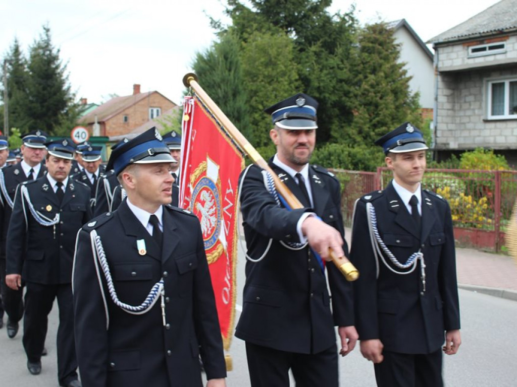 Obchody Święta Konsytucji 3 maja i Dnia Strażaka w Komarówce P. - zdjęcia