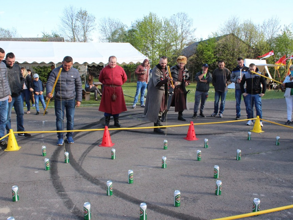 Obchody Święta Konsytucji 3 maja i Dnia Strażaka w Komarówce P. - zdjęcia
