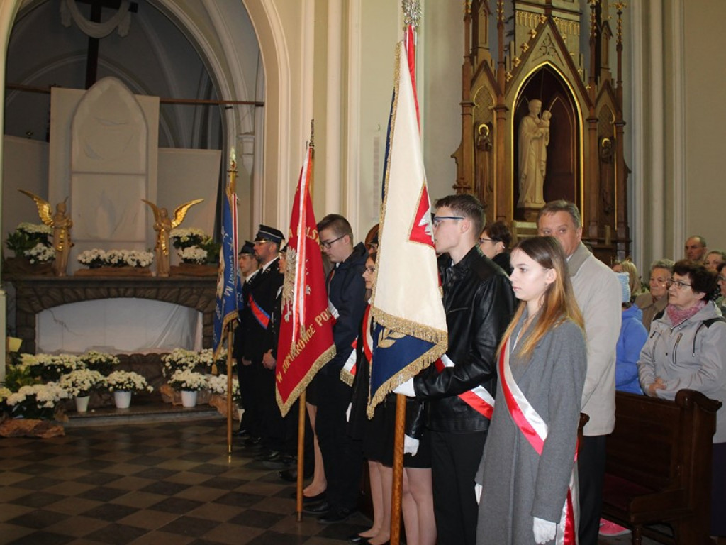 Obchody Święta Konsytucji 3 maja i Dnia Strażaka w Komarówce P. - zdjęcia