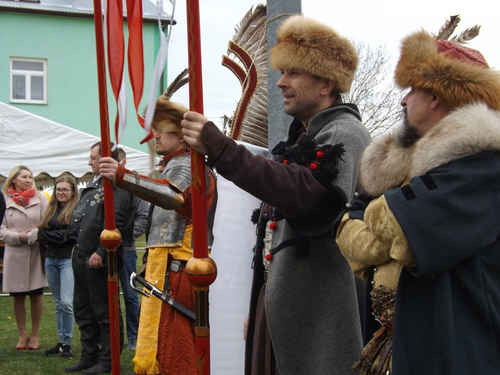 Obchody Święta Konsytucji 3 maja i Dnia Strażaka w Komarówce P. - zdjęcia