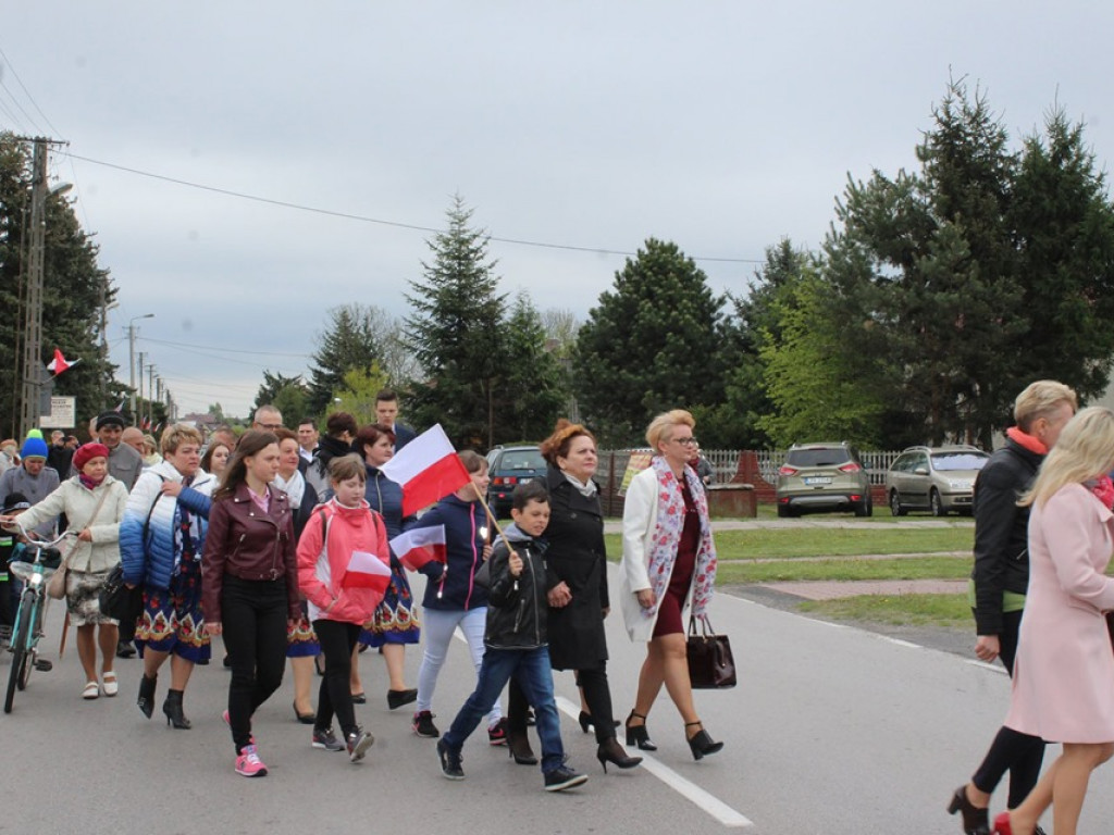 Obchody Święta Konsytucji 3 maja i Dnia Strażaka w Komarówce P. - zdjęcia