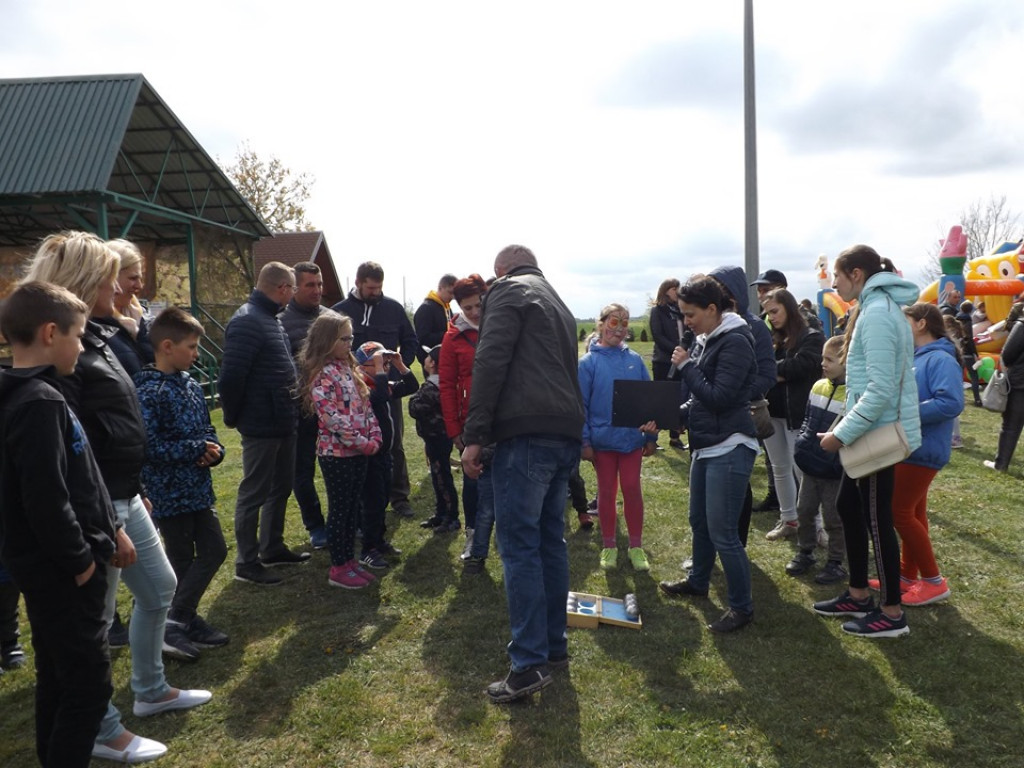 Obchody Święta Konsytucji 3 maja i Dnia Strażaka w Komarówce P. - zdjęcia