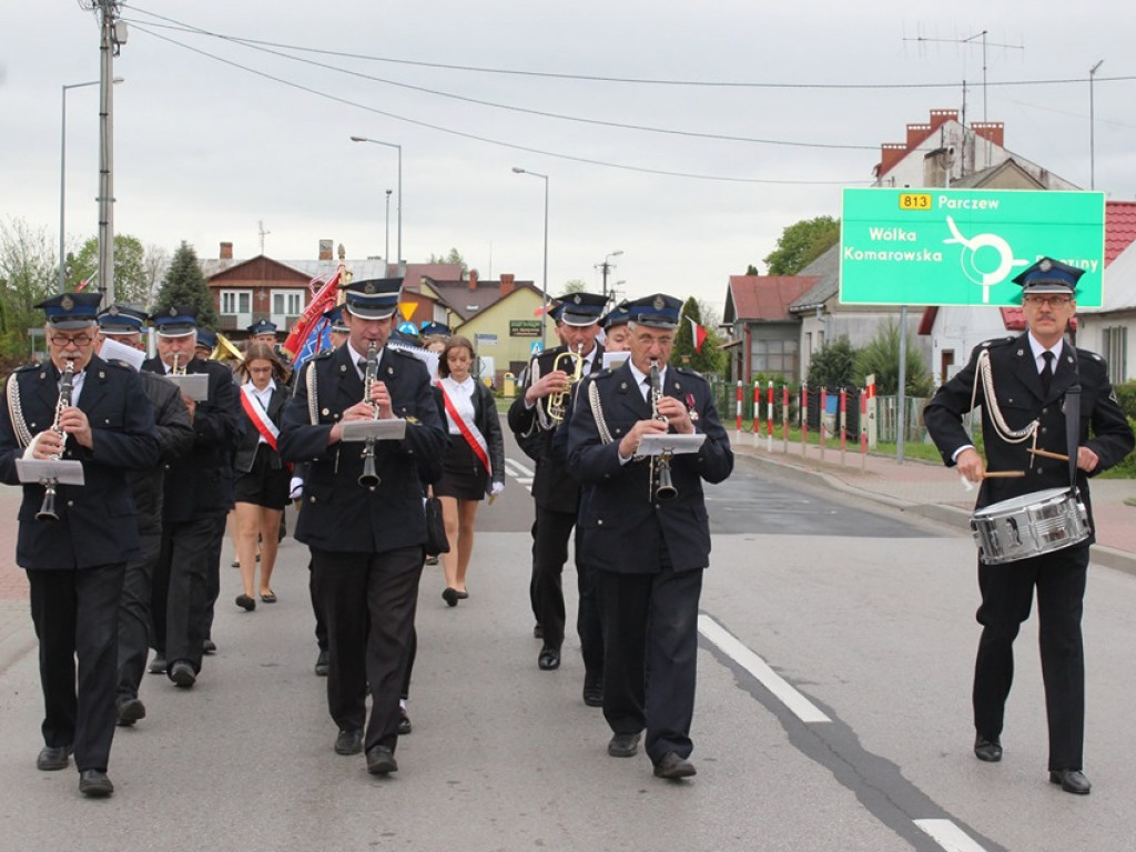 Obchody Święta Konsytucji 3 maja i Dnia Strażaka w Komarówce P. - zdjęcia