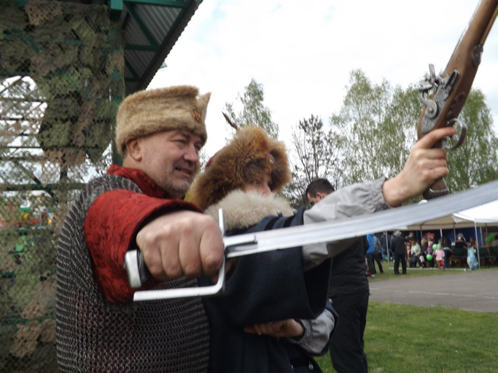 Obchody Święta Konsytucji 3 maja i Dnia Strażaka w Komarówce P. - zdjęcia