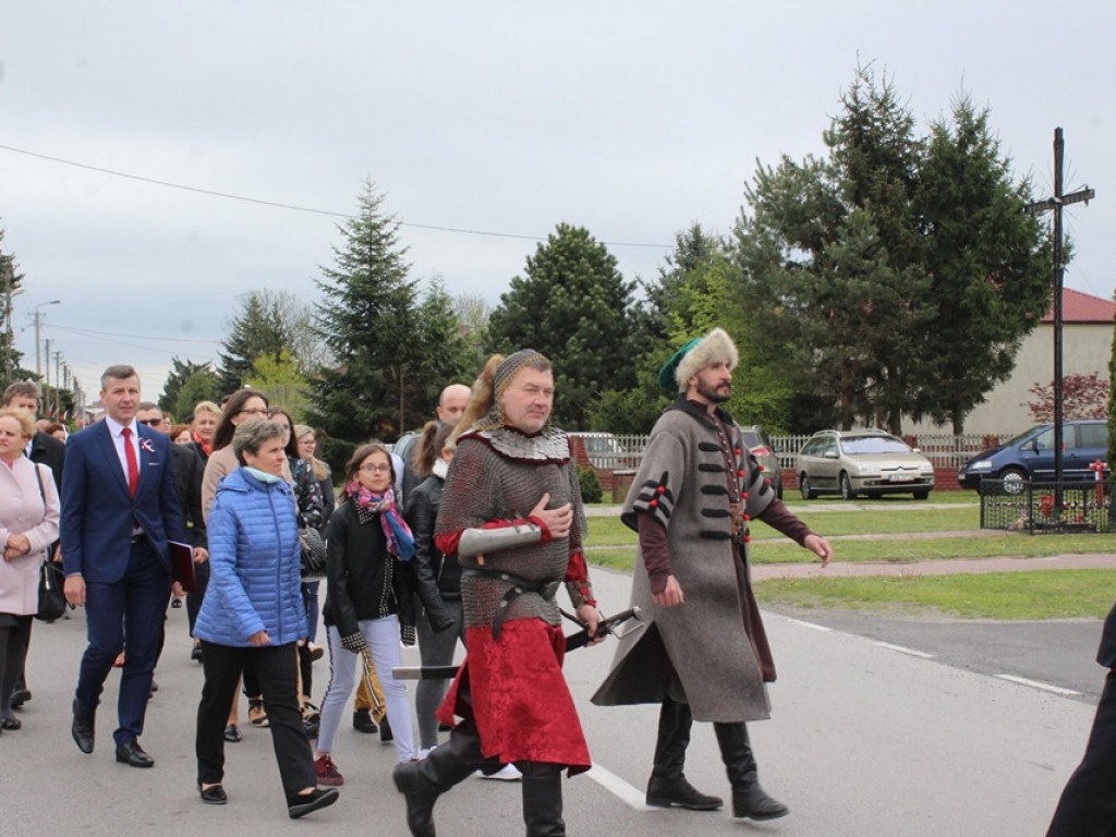 Obchody Święta Konsytucji 3 maja i Dnia Strażaka w Komarówce P. - zdjęcia