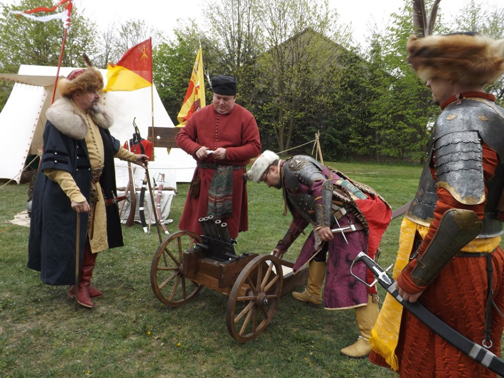 Obchody Święta Konsytucji 3 maja i Dnia Strażaka w Komarówce P. - zdjęcia