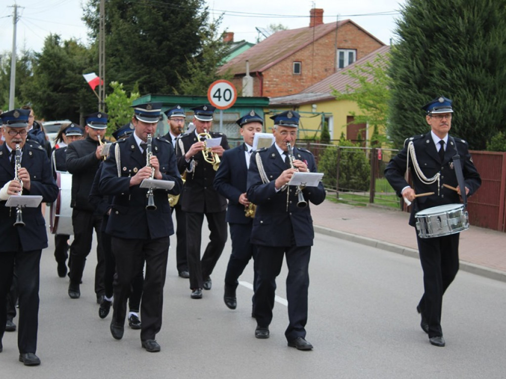 Obchody Święta Konsytucji 3 maja i Dnia Strażaka w Komarówce P. - zdjęcia