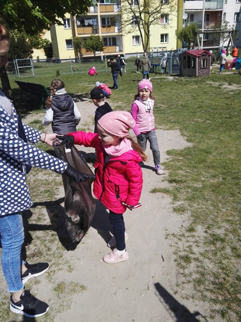 Porządki wokół przedszkola 