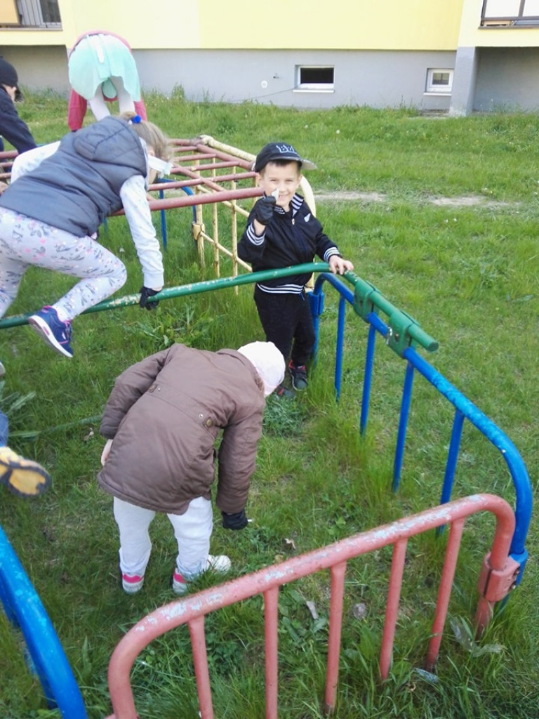 Porządki wokół przedszkola 