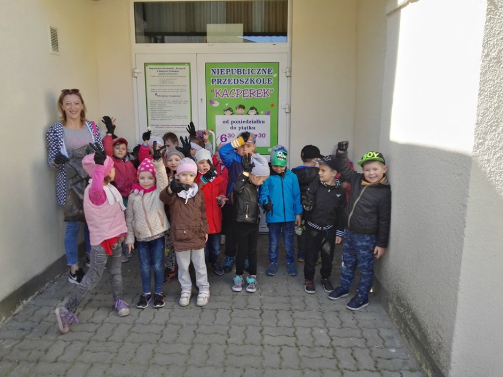 Porządki wokół przedszkola 