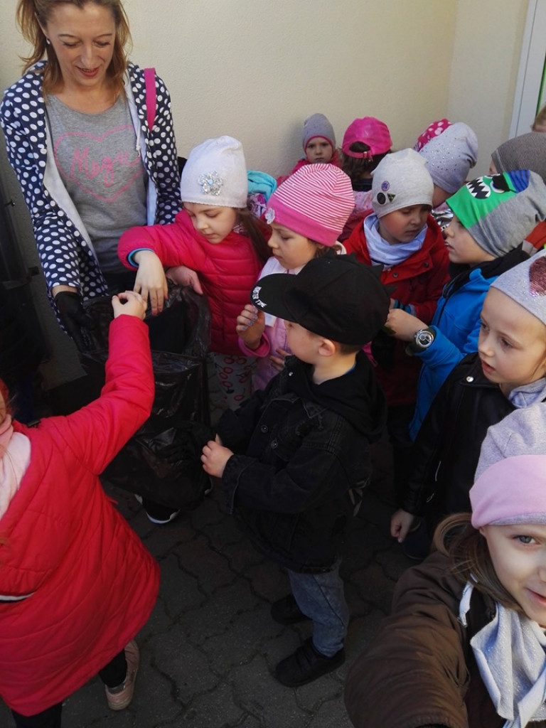 Porządki wokół przedszkola 