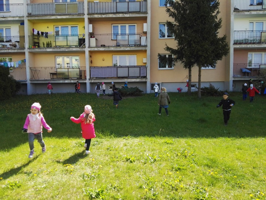 Porządki wokół przedszkola 