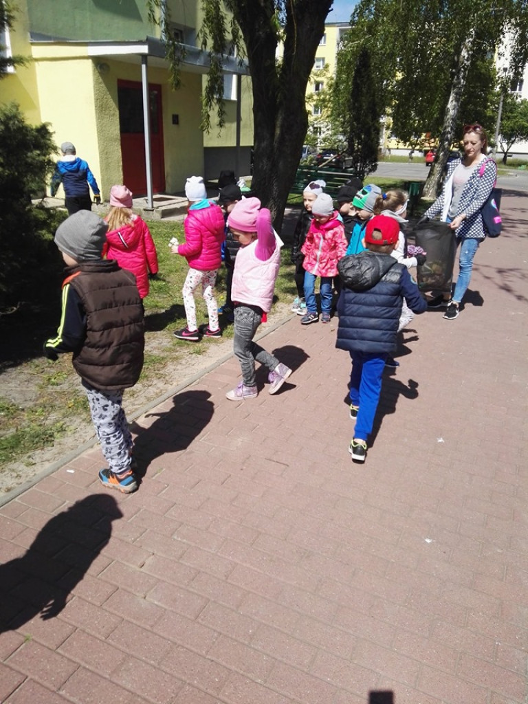Porządki wokół przedszkola 